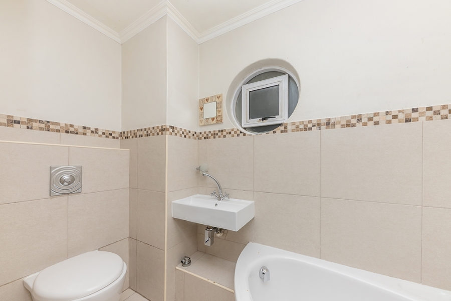 To Let 2 Bedroom Property for Rent in Green Point Western Cape